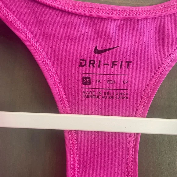 Nike Pink Relaxed Fitted Tank Top - Picture 4 of 4